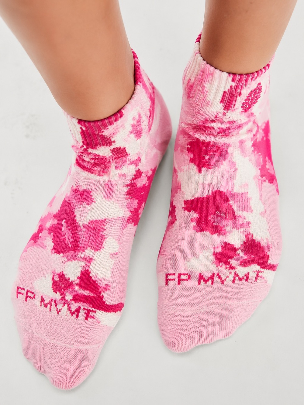 NWT FREE PEOPLE MOVEMENT Point Of Print Quarter Crew Socks | Pink MSRP $18